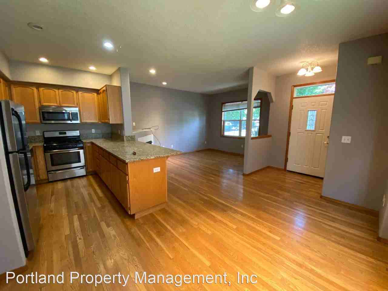 520 Ne Roth St - Photo 3 of 24