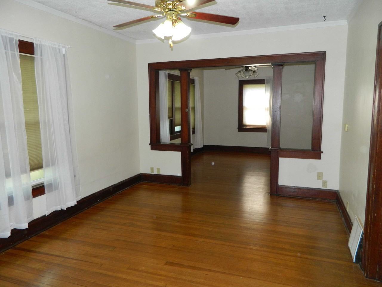 1042 56th St - Photo 3 of 24