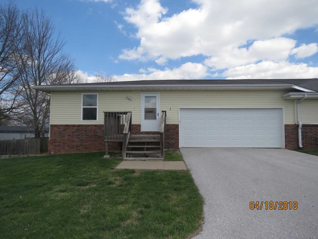627 W Meadowview Dr