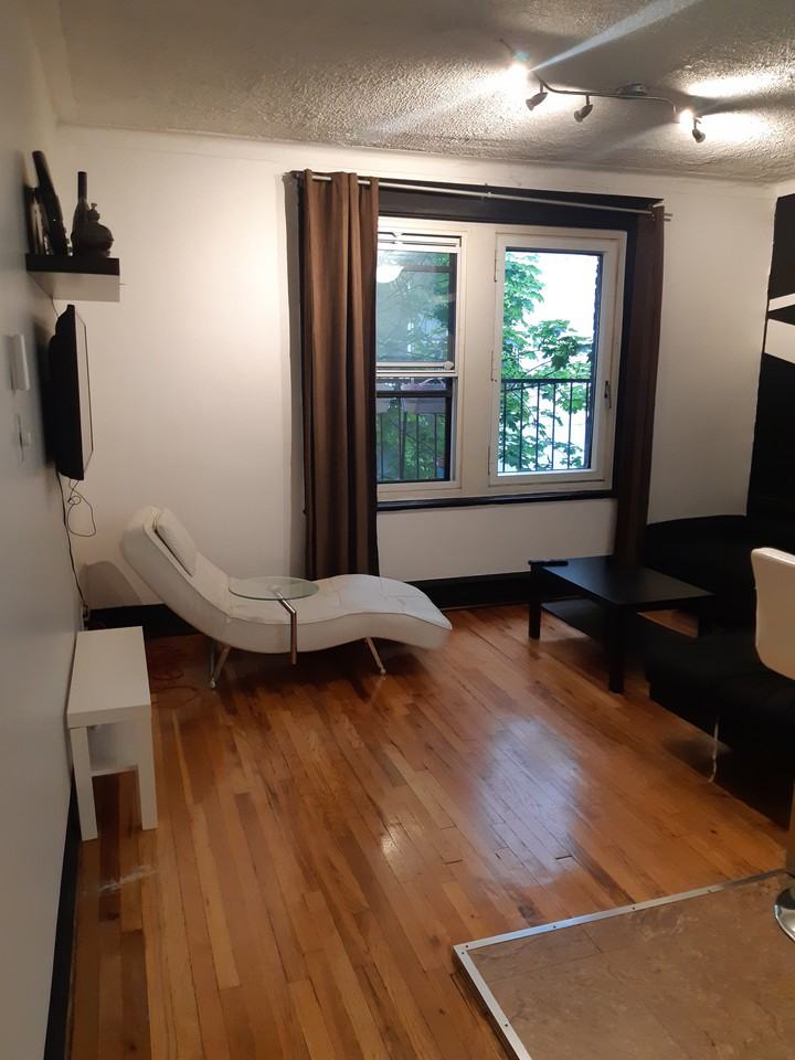 3445 Avenue Papineau #25 - Photo 2 of 6