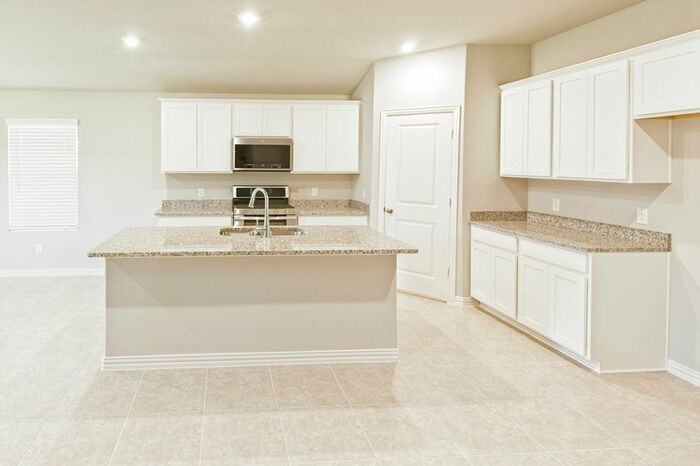 752 Cascade Ln - Photo 3 of 38