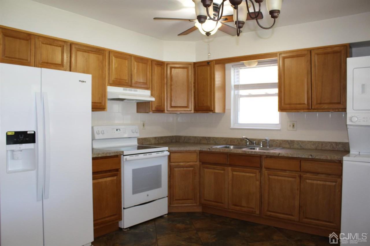 170 Garfield Ave Unit 1 - Photo 2 of 10