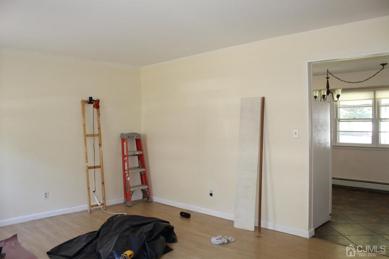 170 Garfield Ave Unit 1 - Photo 3 of 10