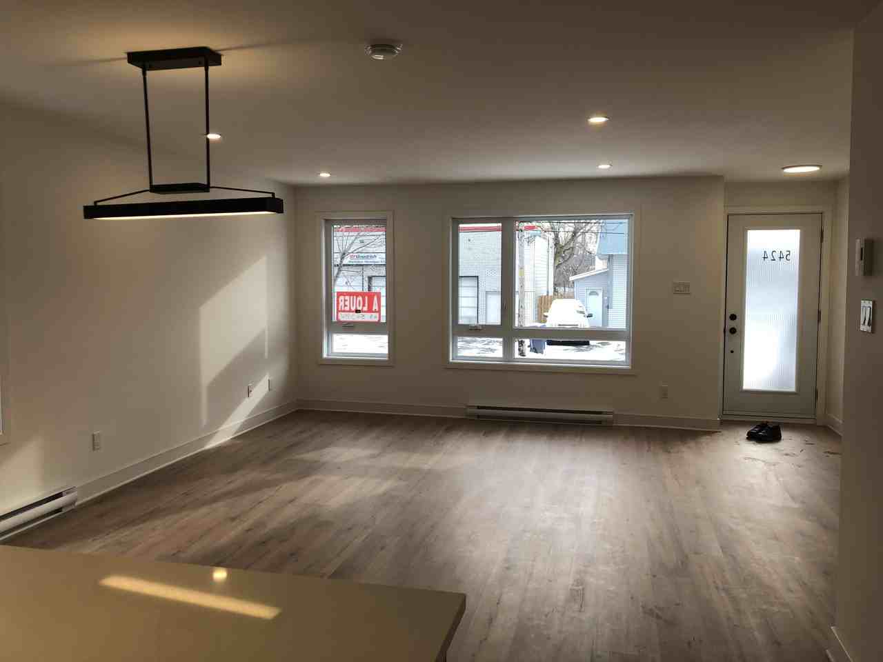 5422 Montée Saint-Hubert - Photo 2 of 11