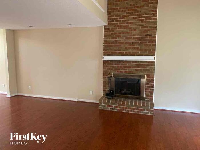 2442 Reginald Ct - Photo 2 of 13