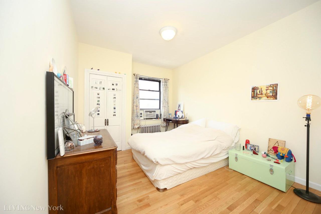 83 E 7th St #5A - Photo 2 of 7