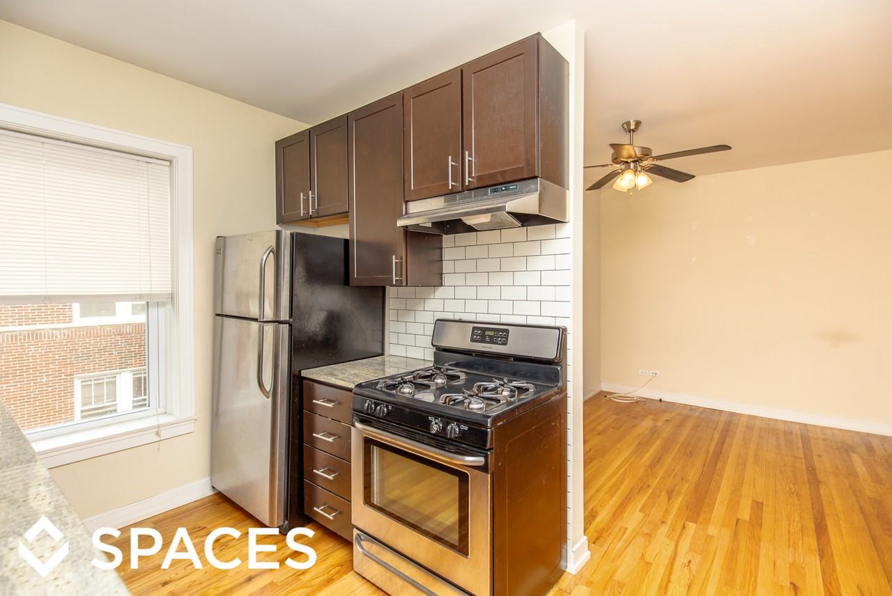 2010 West Foster - Photo 2 of 9