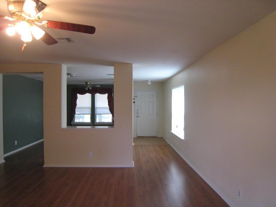 105 Cypress Ct - Photo 2 of 9