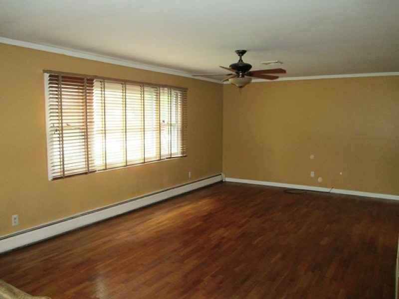 40 Dewey Dr - Photo 3 of 20