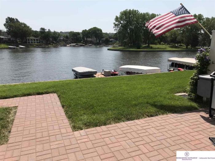 341 Waterloo Dr - Photo 3 of 9