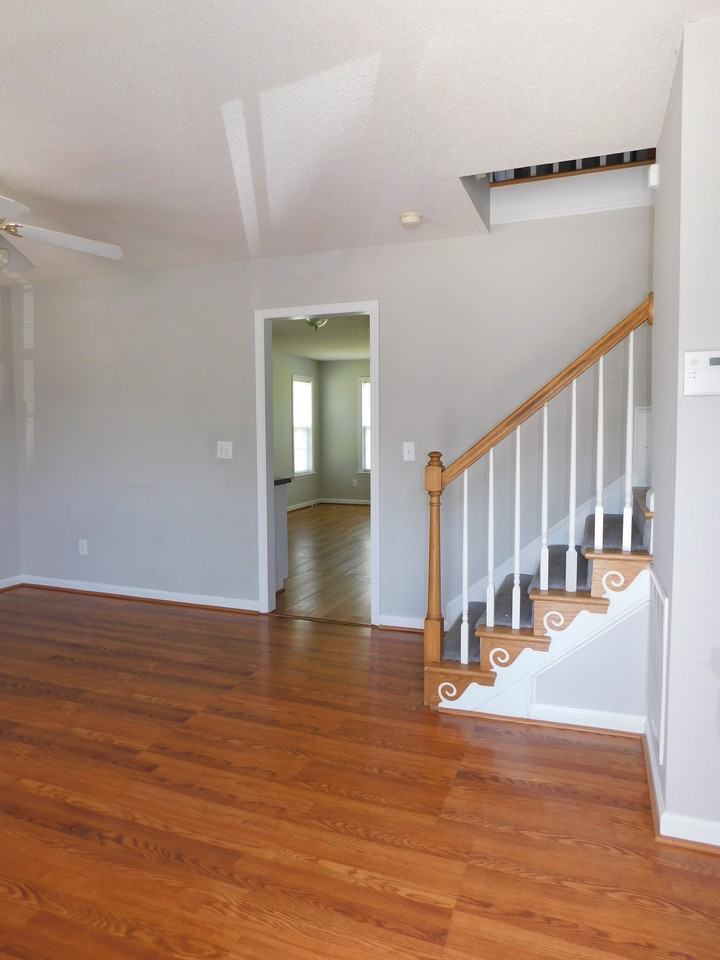 212 Wimbledon Ct - Photo 3 of 20