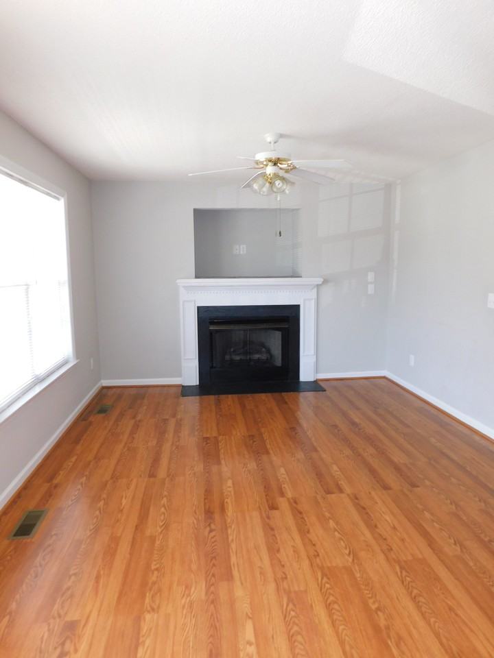 212 Wimbledon Ct - Photo 4 of 20