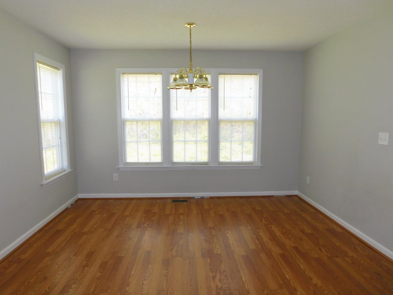 212 Wimbledon Ct - Photo 5 of 20