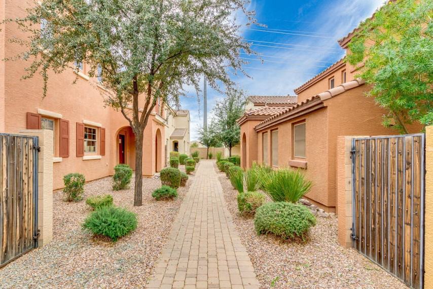 2703 E Bart St - Photo 3 of 17