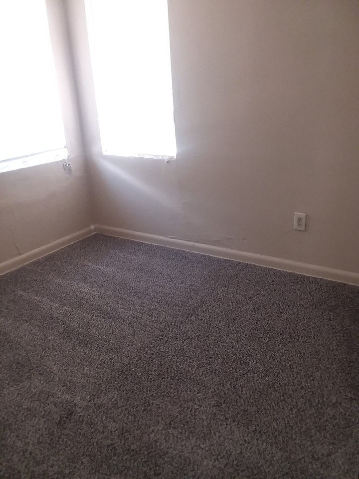 181315/17/19 N Woodland St - Photo 2 of 6