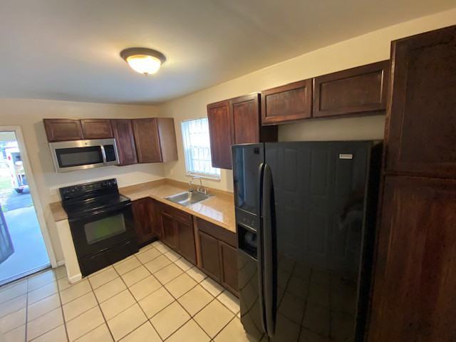 2835 Nw 6th Ct - Photo 2 of 12