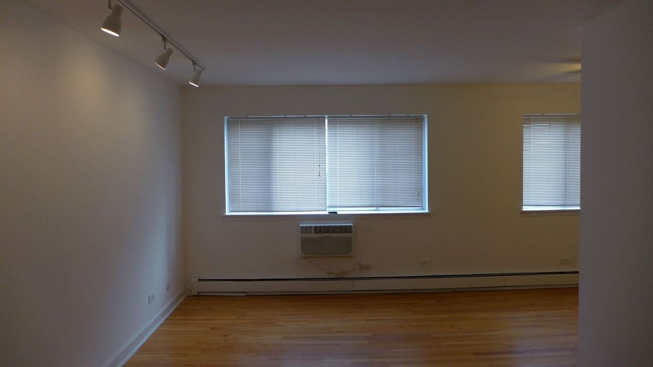 5633 N Winthrop - Photo 4 of 18