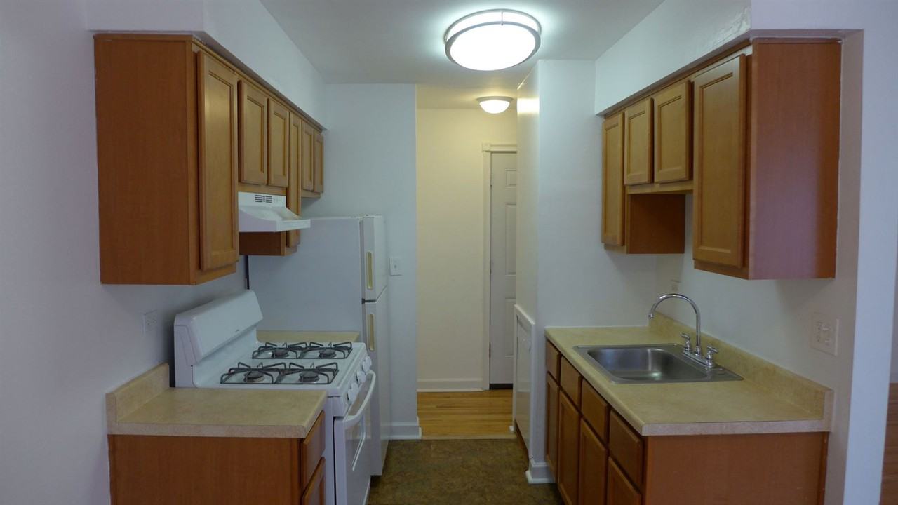 5633 N Winthrop - Photo 3 of 18