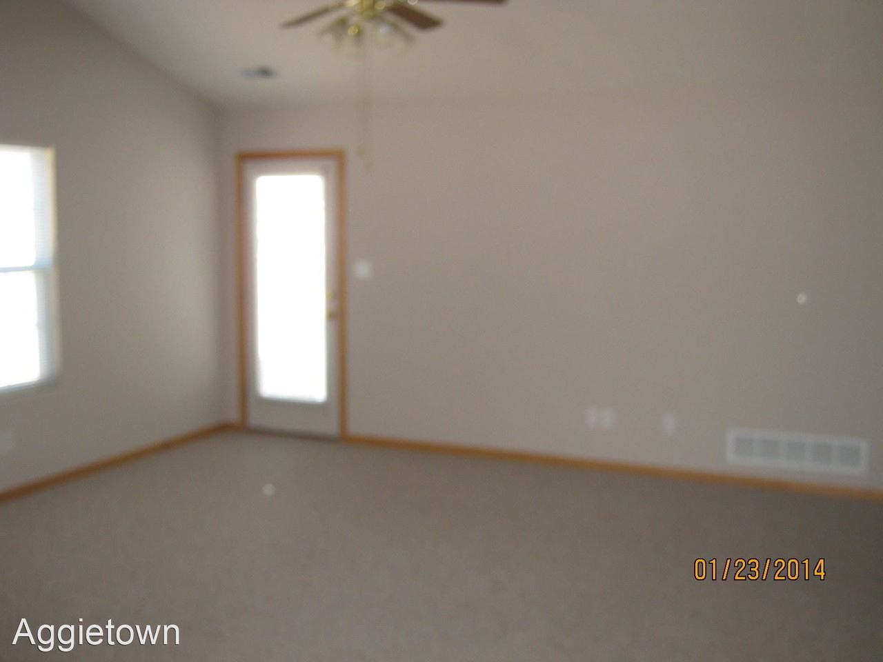 808-810 Douglas Way - Photo 2 of 11