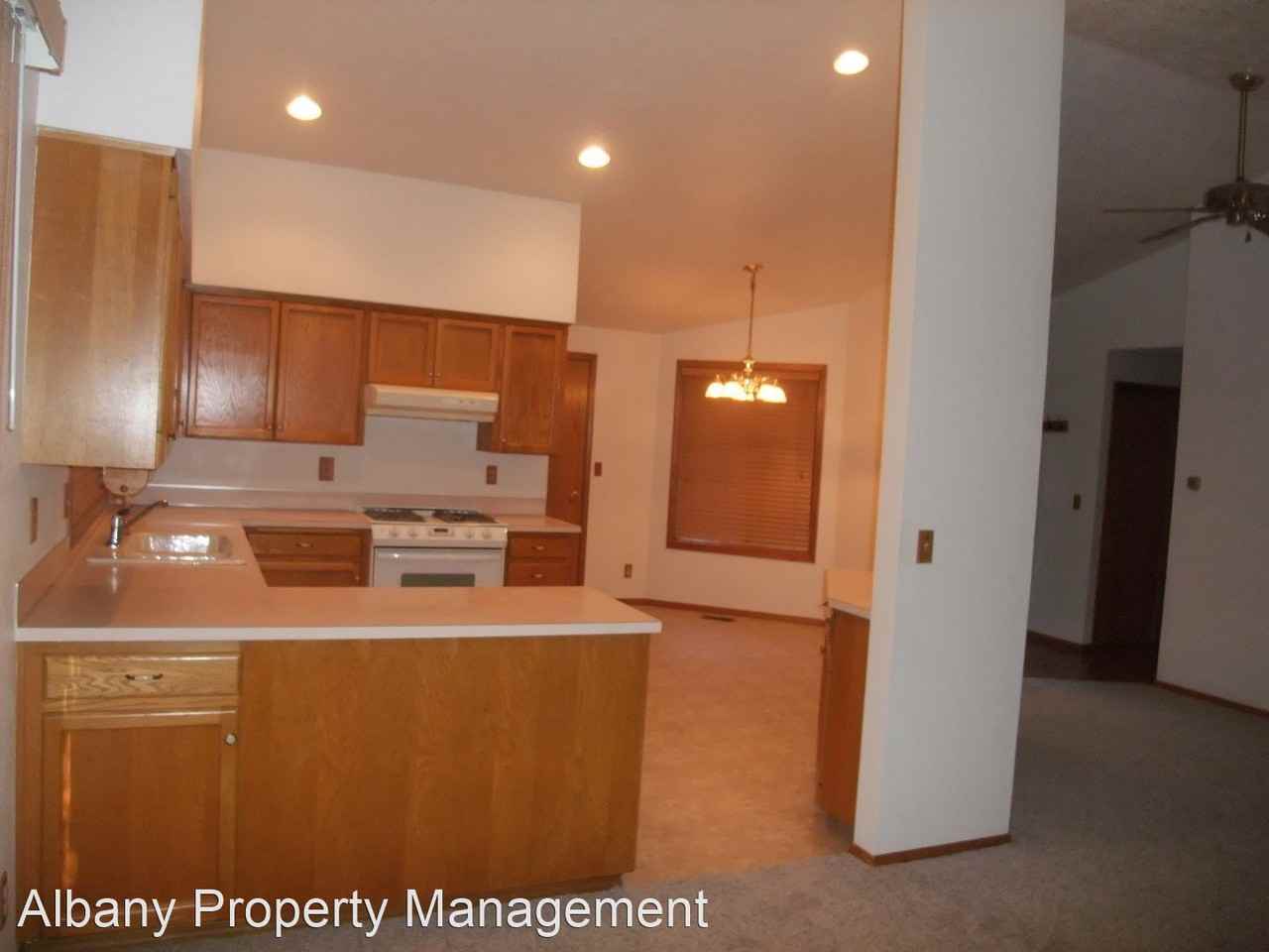 2647 Kristin Ct Ne - Photo 3 of 11