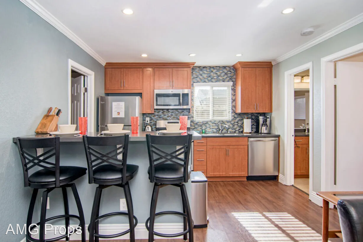 4429-4431 36th Street - Photo 3 of 29