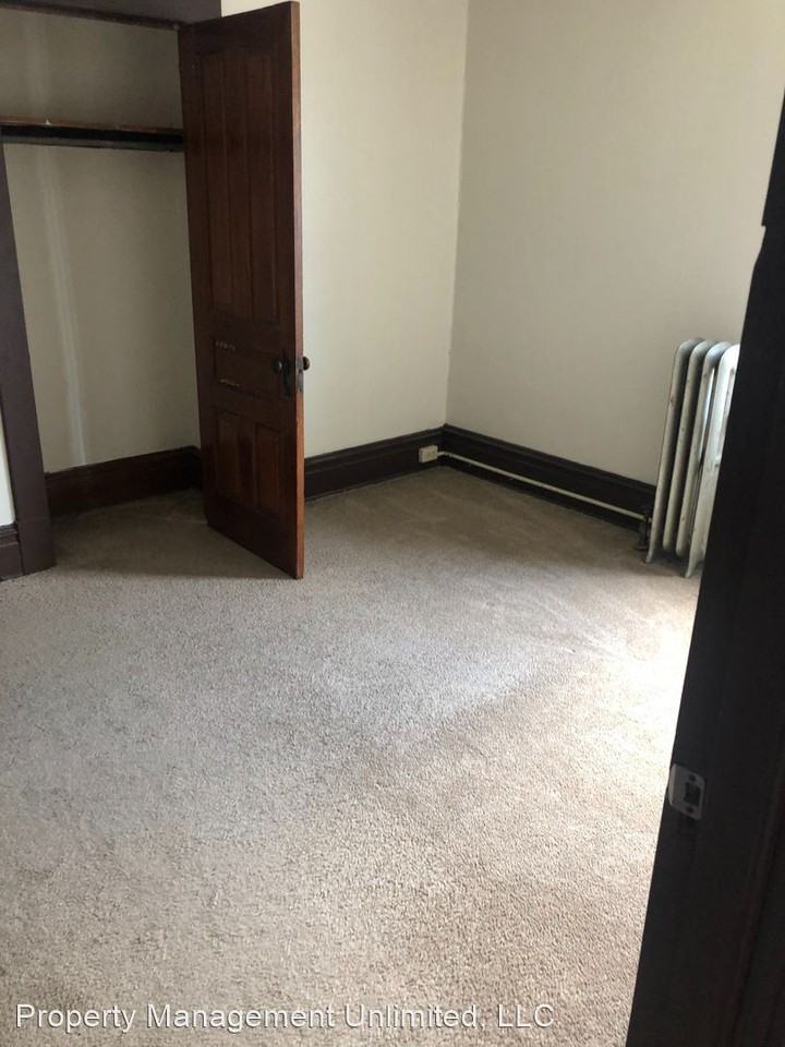 114 E Jackson St - Photo 3 of 10