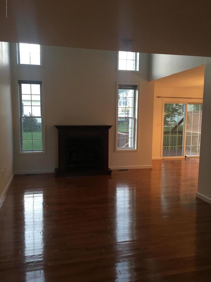 554 S Keyser Ave - Photo 3 of 22