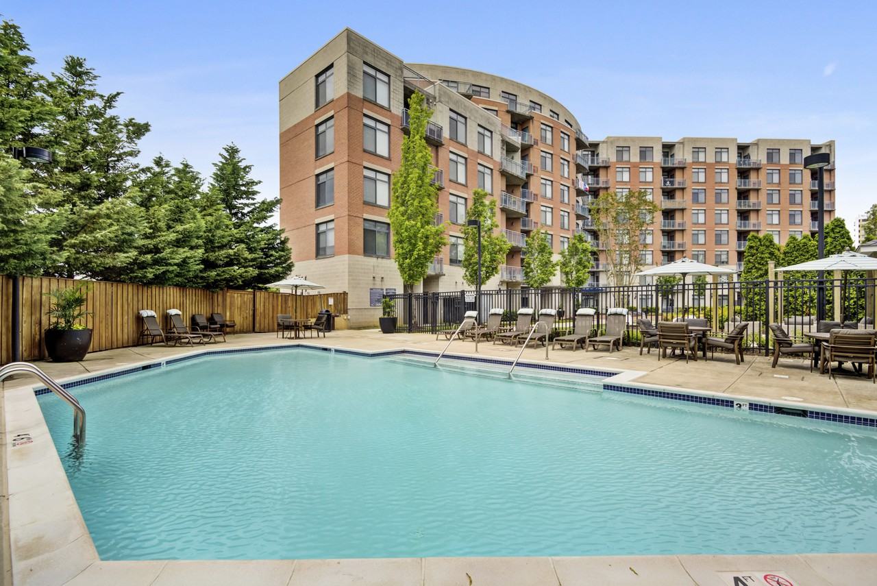 Curve 6100 - Photo 2 of 20