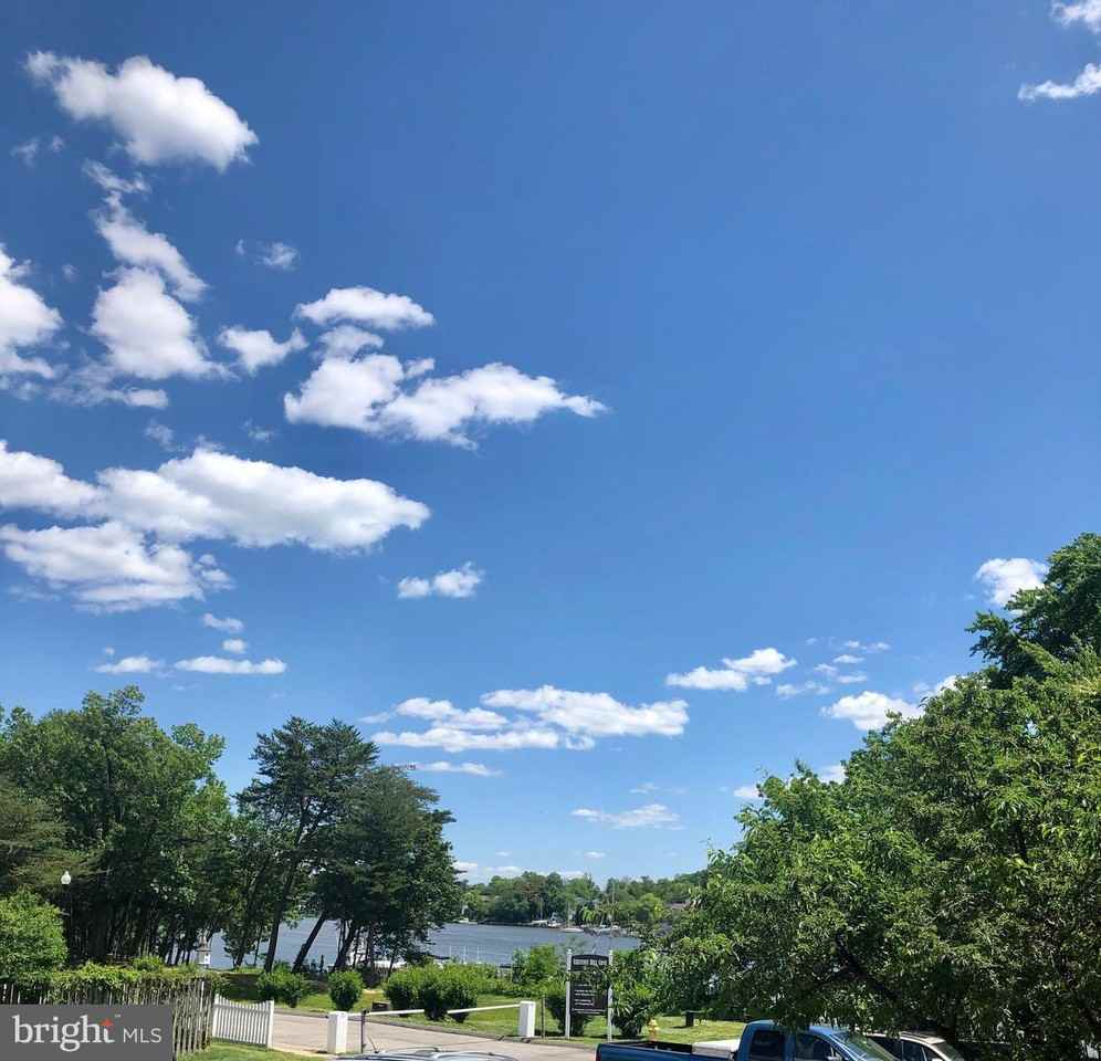 1308 Hollow Glen Ct - Photo 2 of 20