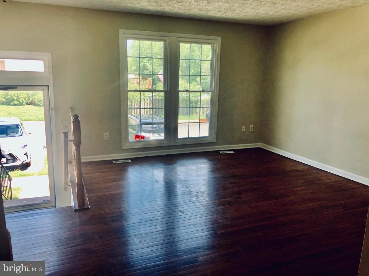 1308 Hollow Glen Ct - Photo 3 of 20