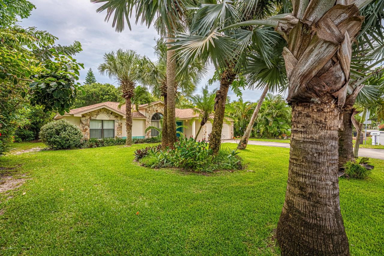 6845 Angeles Rd - Photo 2 of 46