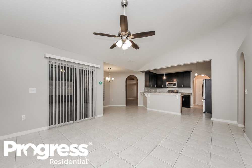 2663 Hawthorne Ln - Photo 3 of 20