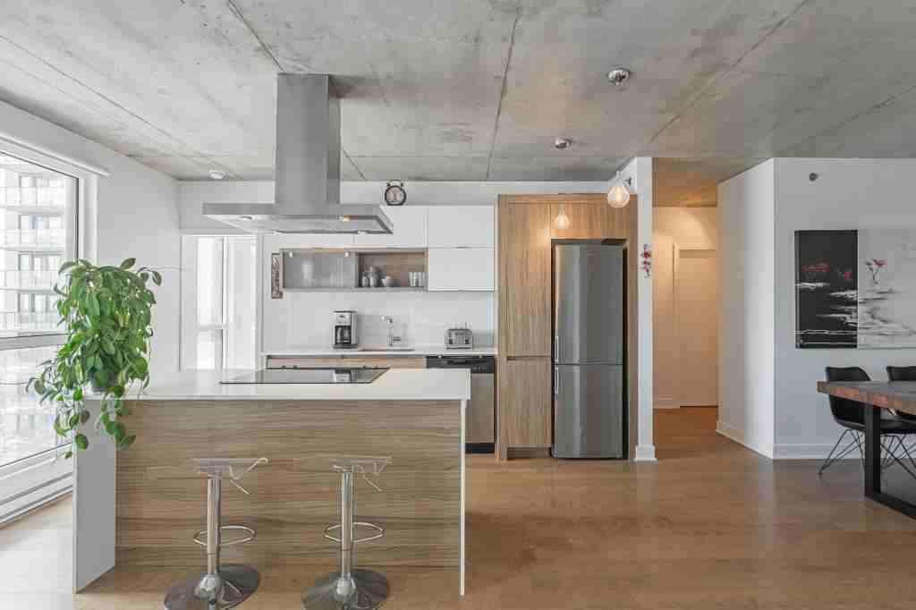 235 Rue Peel #1216 - Photo 2 of 9