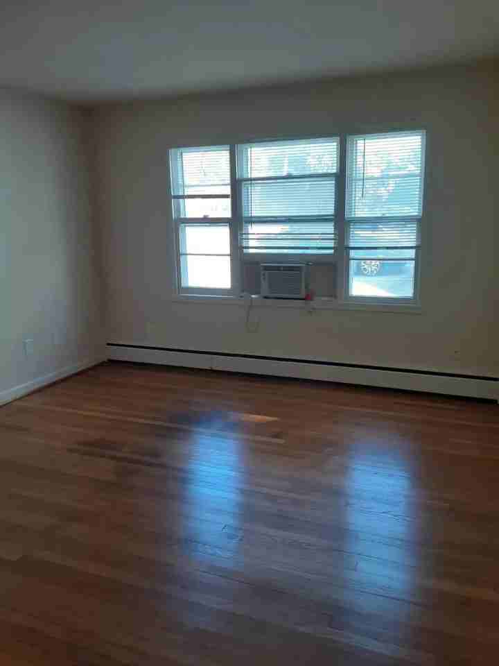 Brooke Manor Apartments - Photo 3 of 6