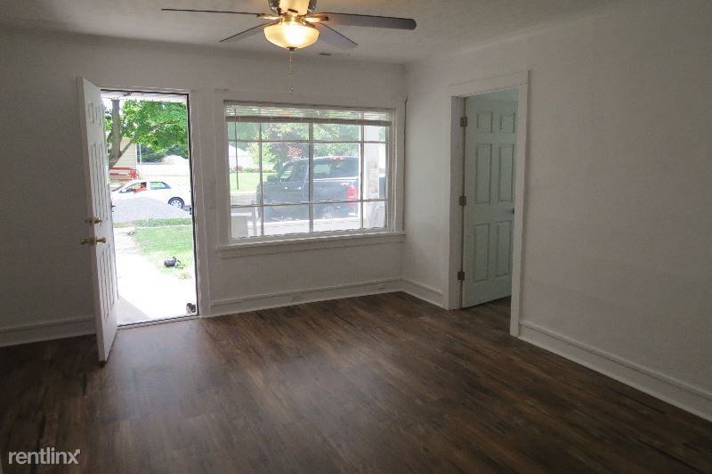 203 S Maple St - Photo 3 of 22
