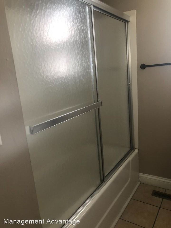 1704 Rainey St - Photo 3 of 21