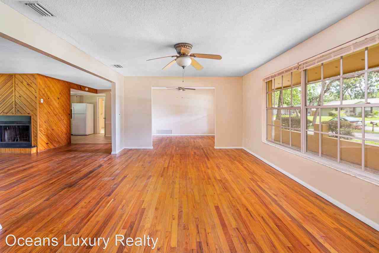 730 Lindenwood Cir E - Photo 3 of 28