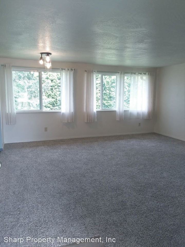 2242 42nd Ave - Photo 2 of 18