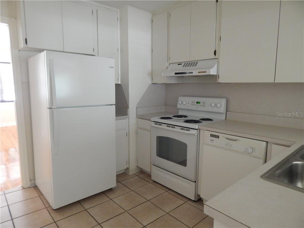 408 Allamanda Dr - Photo 2 of 10