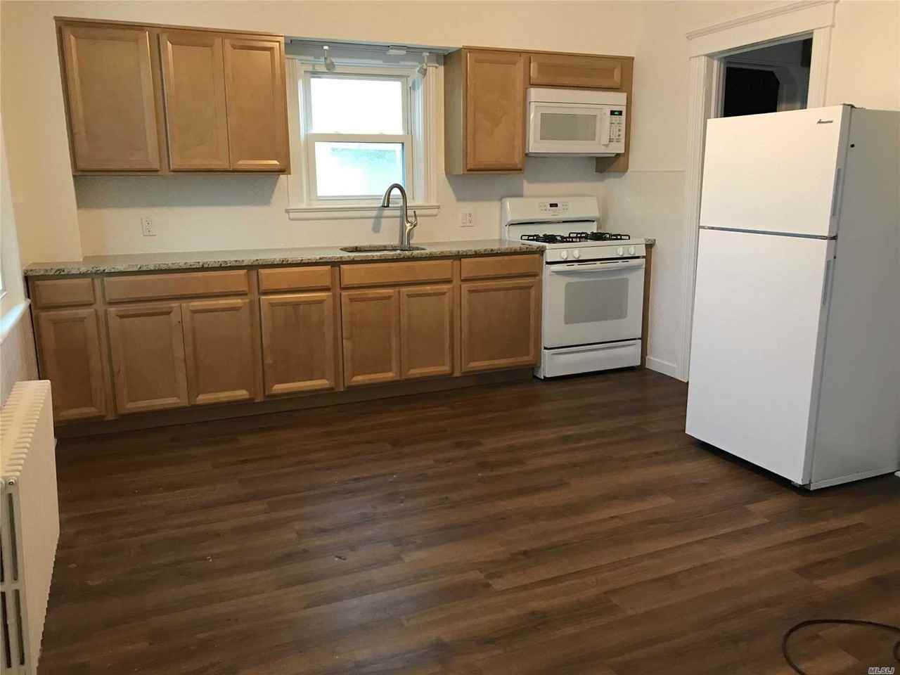 2 Franklin Ave - Photo 3 of 14