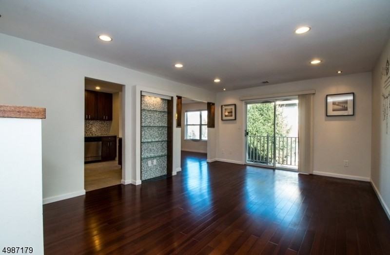 22 Frankie Ln - Photo 3 of 25