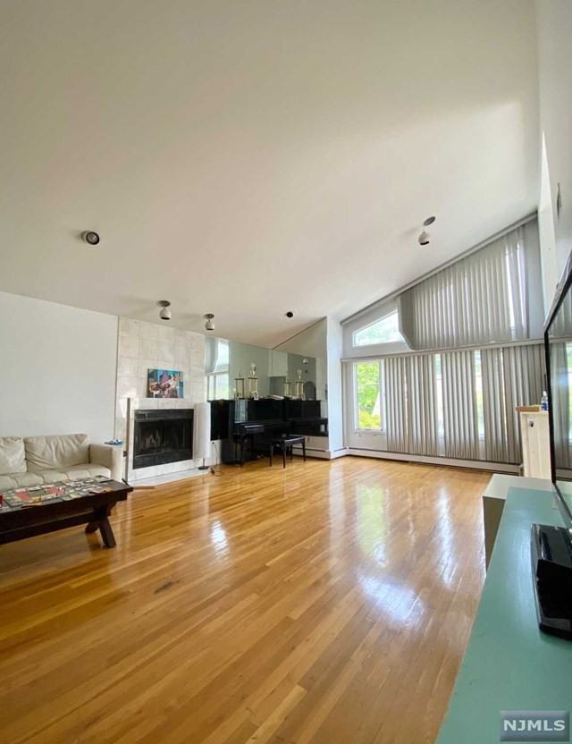 13 6th St - Photo 3 of 15