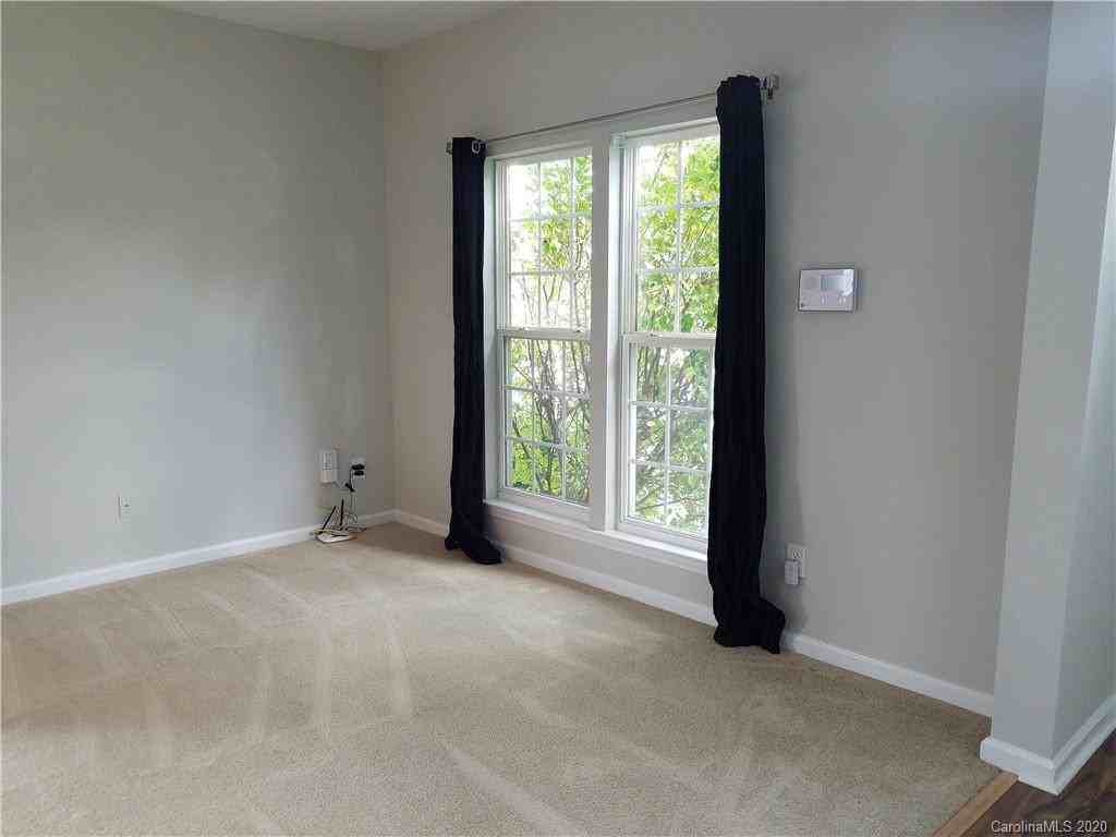 622 Springhouse Pl - Photo 3 of 13