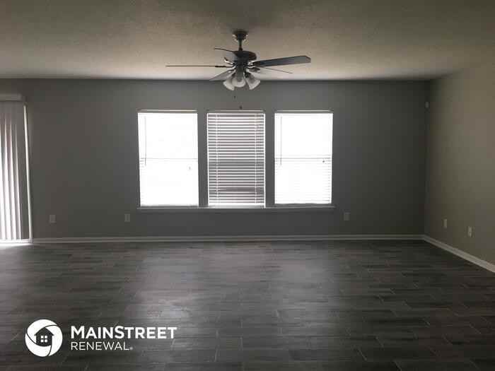 11643 Pleasant Creek Dr - Photo 2 of 13