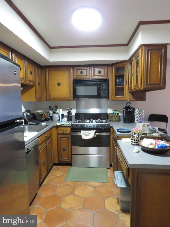 2045 N Abingdon St - Photo 2 of 21