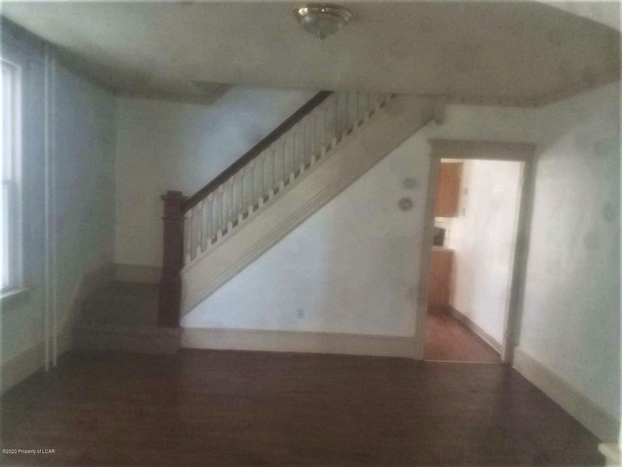 934 W 2nd St - Photo 2 of 8