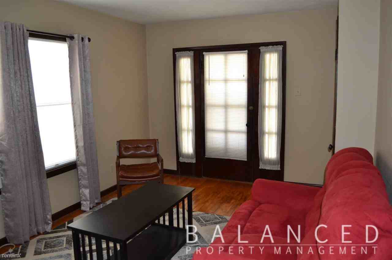 216 Se 9th St #4 - Photo 2 of 9