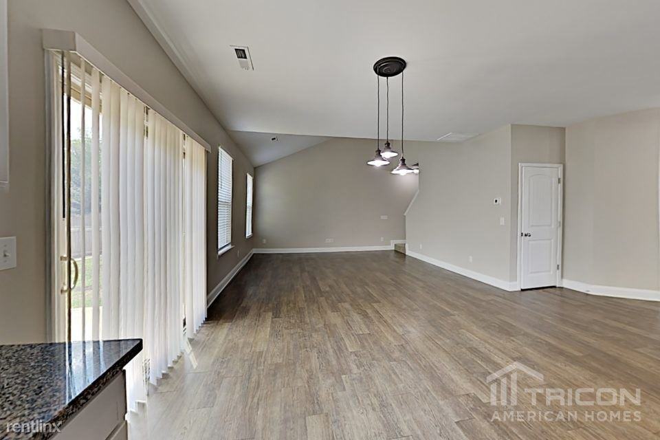 456 Rolling Meadows Dr - Photo 3 of 16