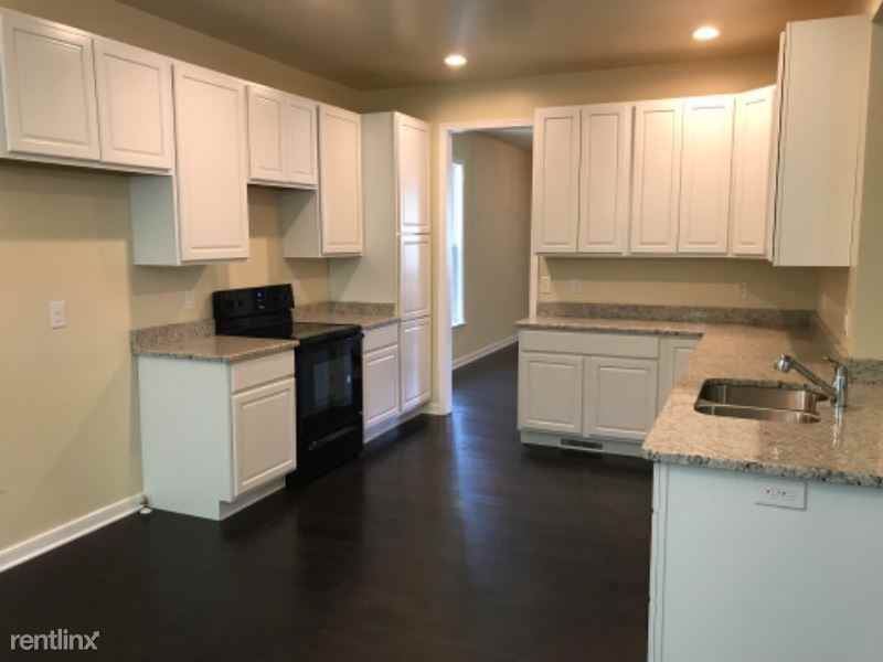 1601 Southcreek Dr - Photo 2 of 9
