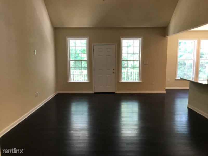 1601 Southcreek Dr - Photo 3 of 9
